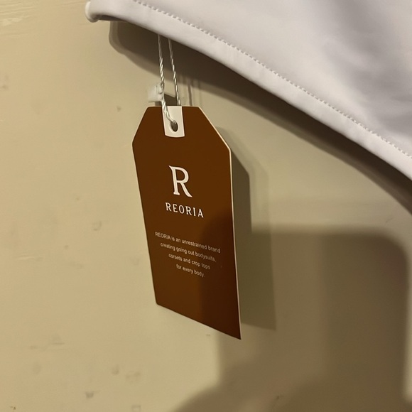 NWT White Reoria Double Lined Deep V-Neck Bodysuit size large - Picture 3 of 4